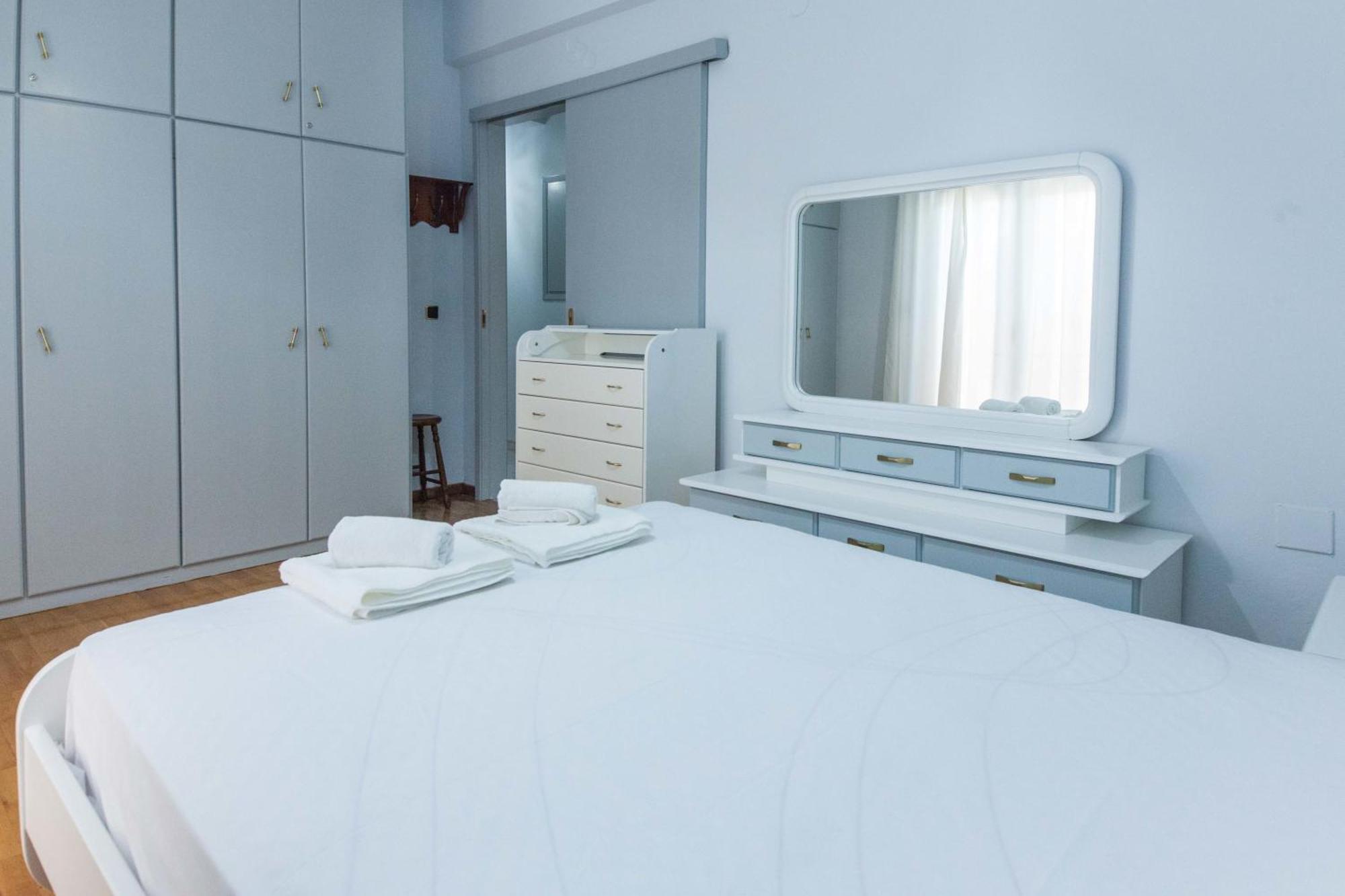 Classical 2 Bd Beauty In Peaceful Chalandri